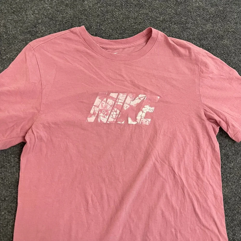 Nike T-Shirt Mens Size S Pink Graphic Logo Short Sleeve Athletic Casual Tee